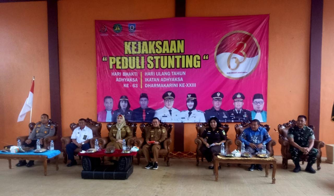 Kejaksaan Peduli Stunting, Kejari Basel Bagikan Sembako, Vitamin, hingga Sayuran di Desa Rias