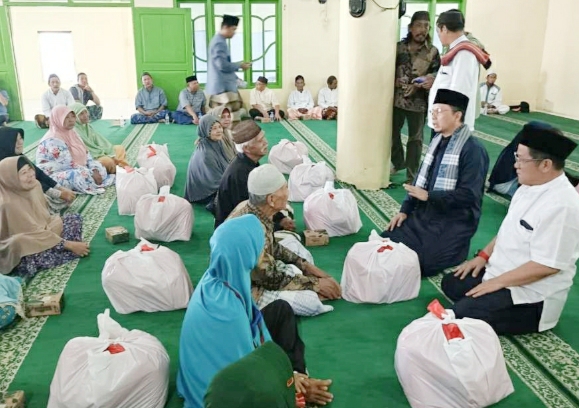 Safari Jumat di Desa Tanjung Gunung, Pemkab Bateng Berikan Bantuan dan Santunan