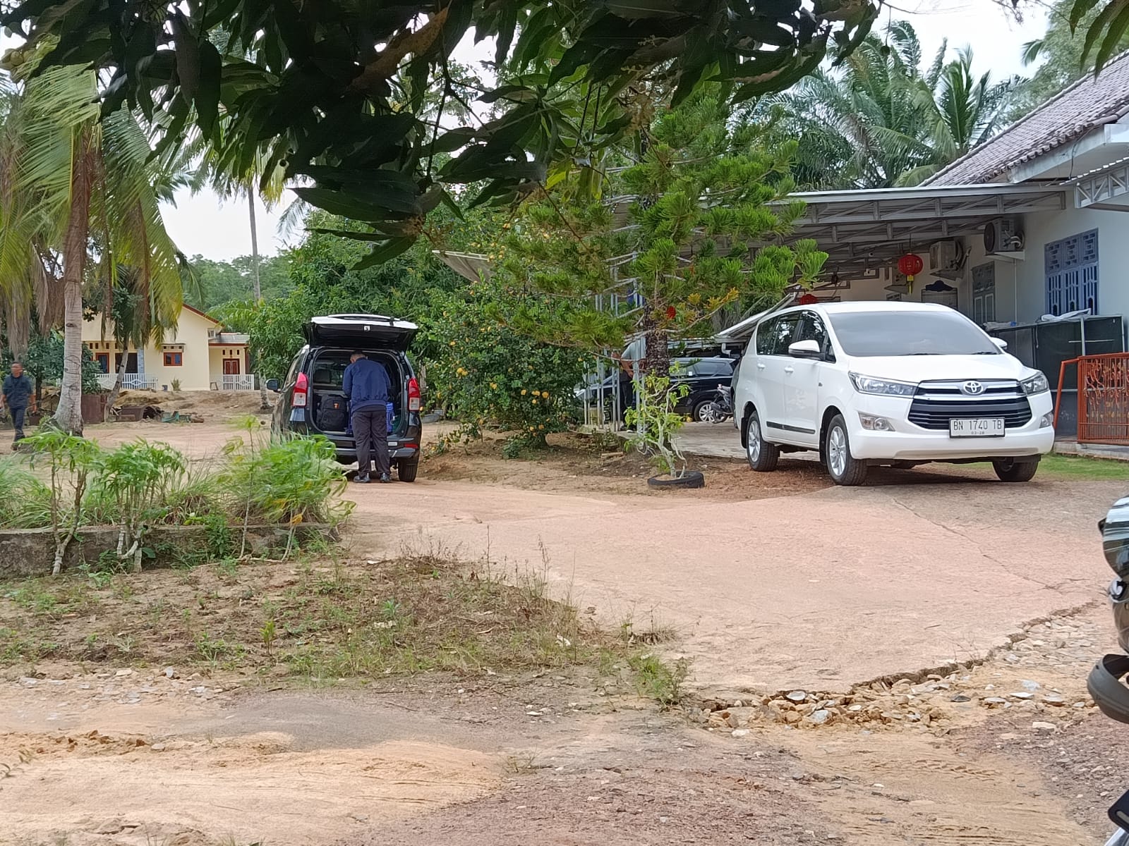 Bareskrim Polri Datangi Rumah Bos AHO di Toboali, Bawa Box dan Berkas