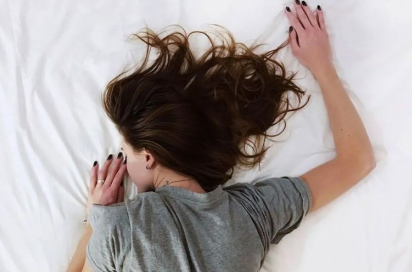 Dampak Main Ponsel di Tempat Tidur