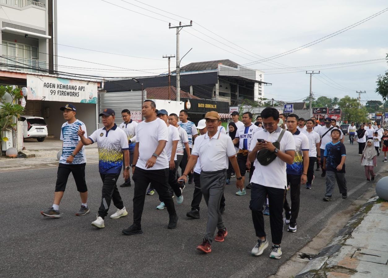 Imigrasi Pangkalpinang Turut Meriahkan Jalan Sehat dan Senam Bersama Hari Bakti Kementerian Imipas Ke-1