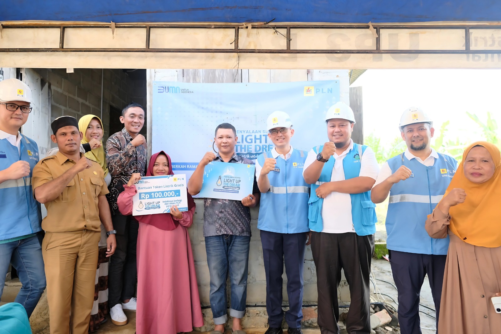 Donasi Pegawai PLN Wujudkan Terang bagi Keluarga Prasejahtera melalui Program Light Up The Dream