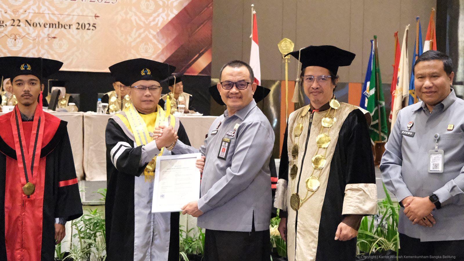 295 Sertifikat Hak Cipta Resmi Diserahkan Kemenkum Babel pada Momen Wisuda Uniper Tahun 2025