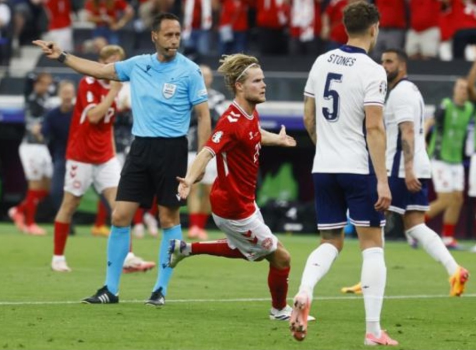 Inggris - Denmark 1-1, Southgate Tak Puas, Hjulmand Tak Kecewa