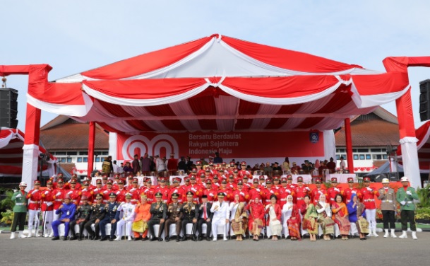 Upacara HUT ke-80 RI Berlangsung Khidmat, Gubernur Hidayat Arsani: Semangat Kemerdekaan Harus Kita Lanjutkan