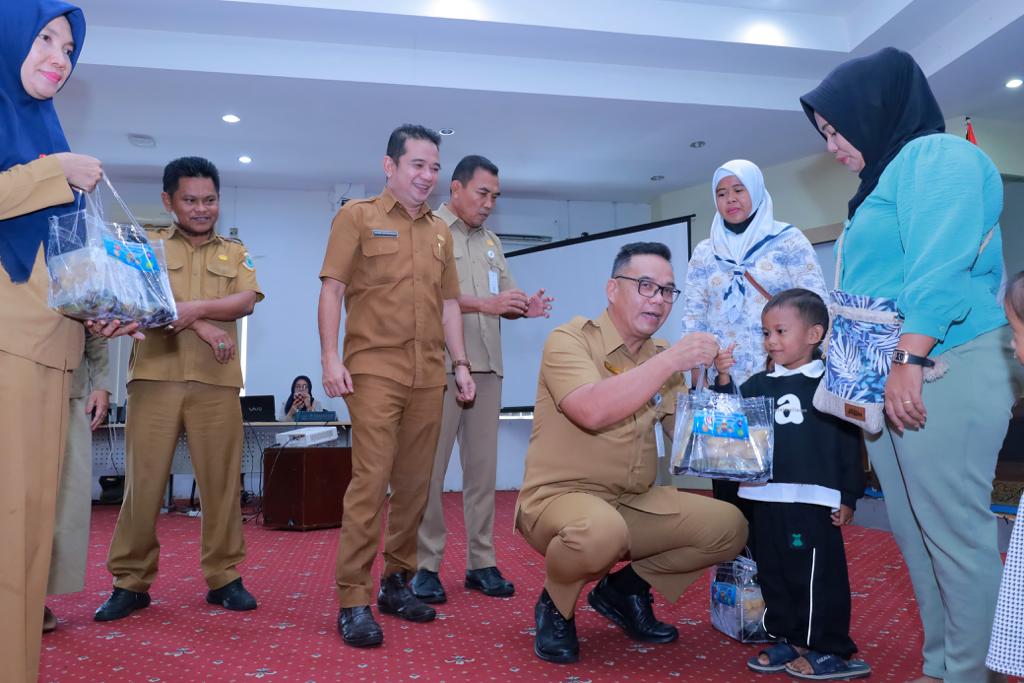 Pemkot Pangkalpinang Bagikan Bantuan Makanan untuk Anak Stunting