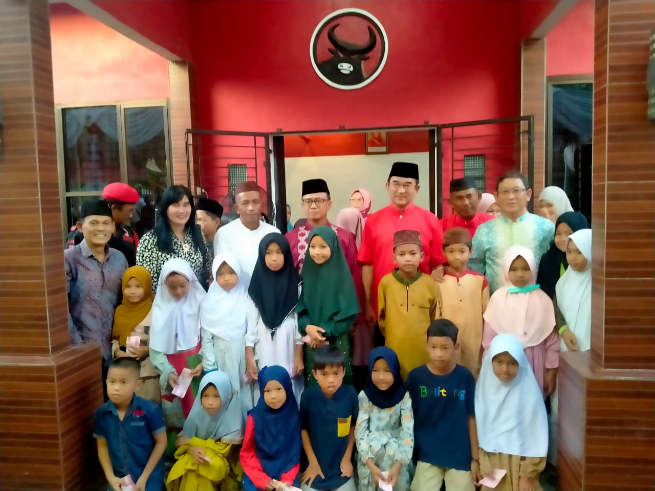 Bersama Pengurus PDIP Bangka, Rudianto Tjen Ajak Masyarakat Bukber