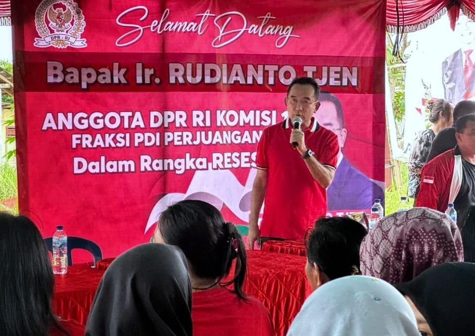 Rudianto Tjen Konsisten Bantu Anak Babel Kuliah Gratis