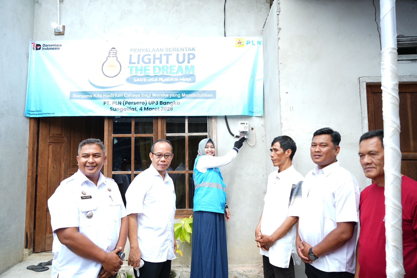 PLN Sambung Ratusan Rumah Gratis Lewat Program Light Up The Dream