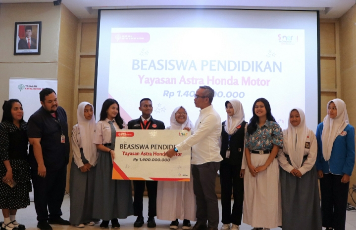 Duta Safety Riding Peroleh Beasiswa Pendidikan dari Yayasan AHM