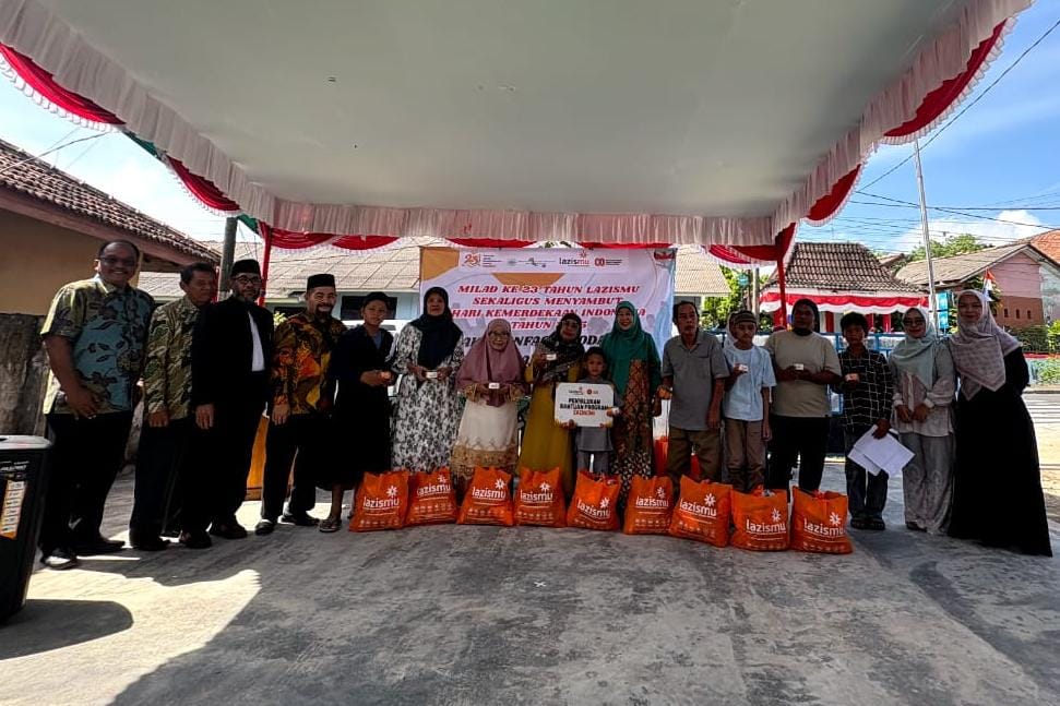LAZISMU Babel Serahkan Puluhan Paket Sembako Sekaligus Peringatan Milad ke 23 dan HUT Kemerdekaan 