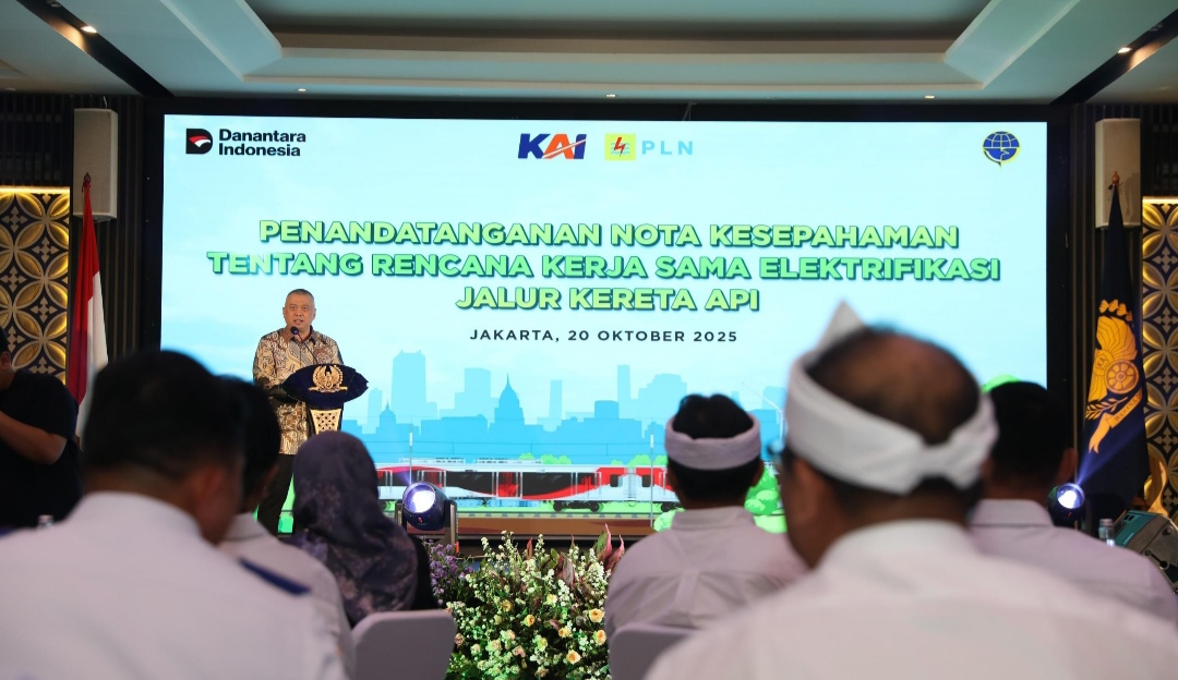 Kolaborasi PLN - KAI, Siap Elektrifikasi Jalur Kereta Indonesia