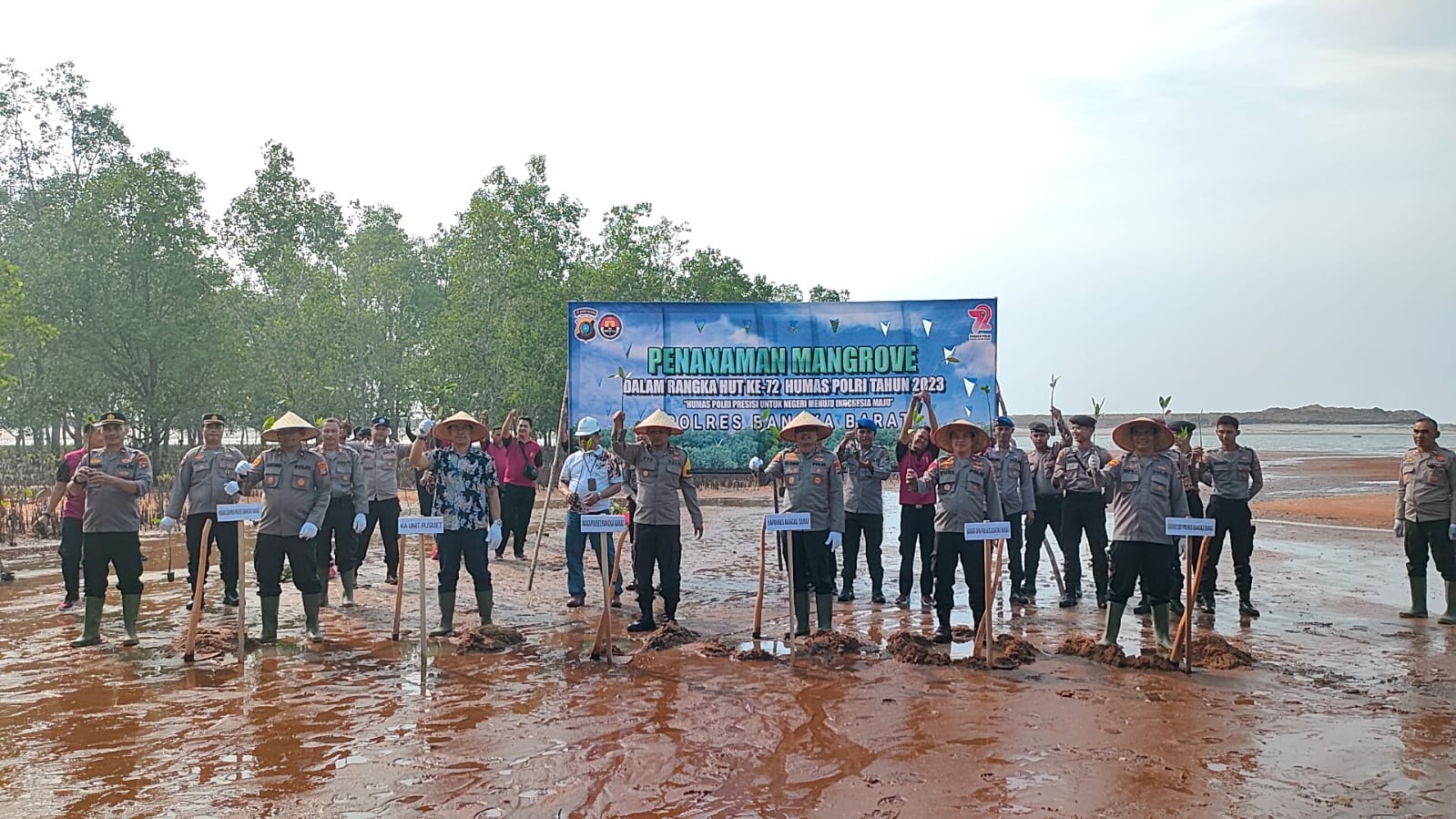 HUT ke-72 Humas Polri, Polres Bangka Barat Tanam Mangrove