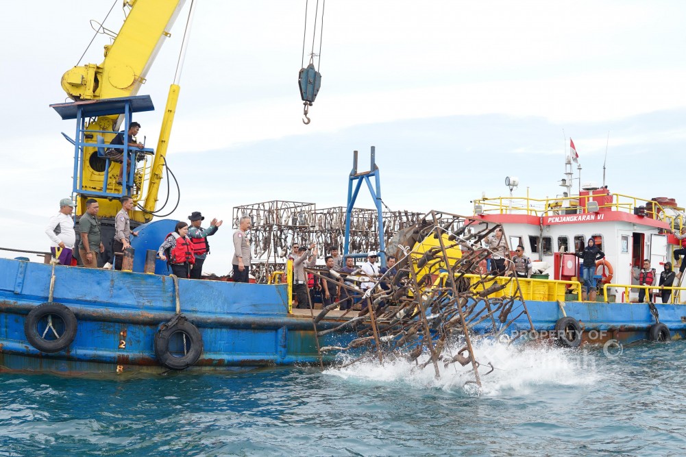 PT Timah Tbk dan Ditlantas Polda Babel Tenggelamkan Rumpon di Perairan Rebo 
