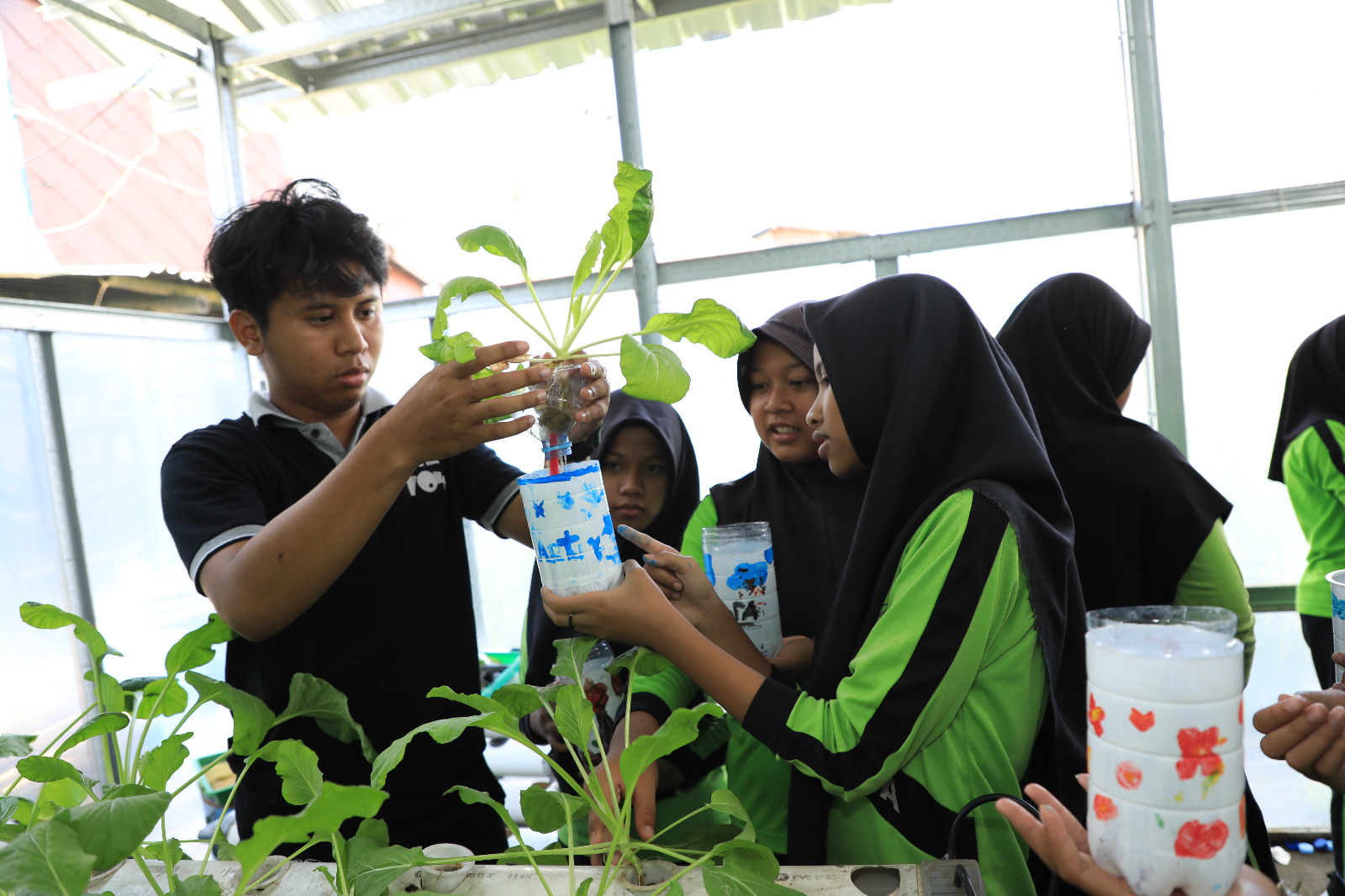 Peringati Hari Anak Nasional, Ini Cara Unik BRI Ajak Anak SD Belajar Tanam Hidroponik