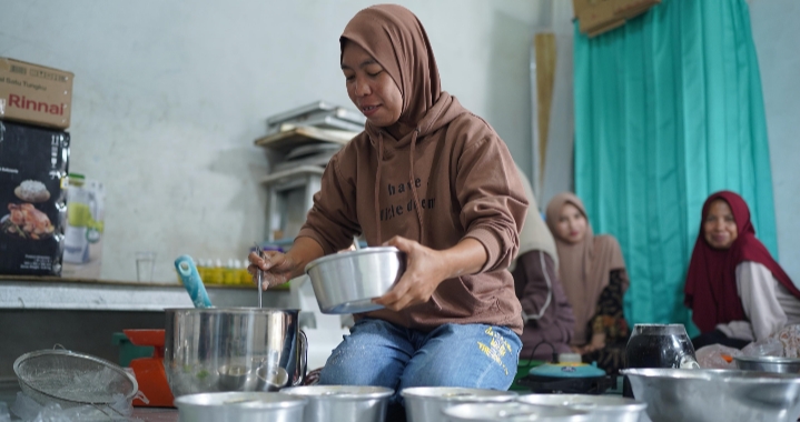 Kelompok UMKM Mandiri Puding Besar Terima Bantuan PT Timah, Bisa Tingkatkan Alat Produksi Usaha 