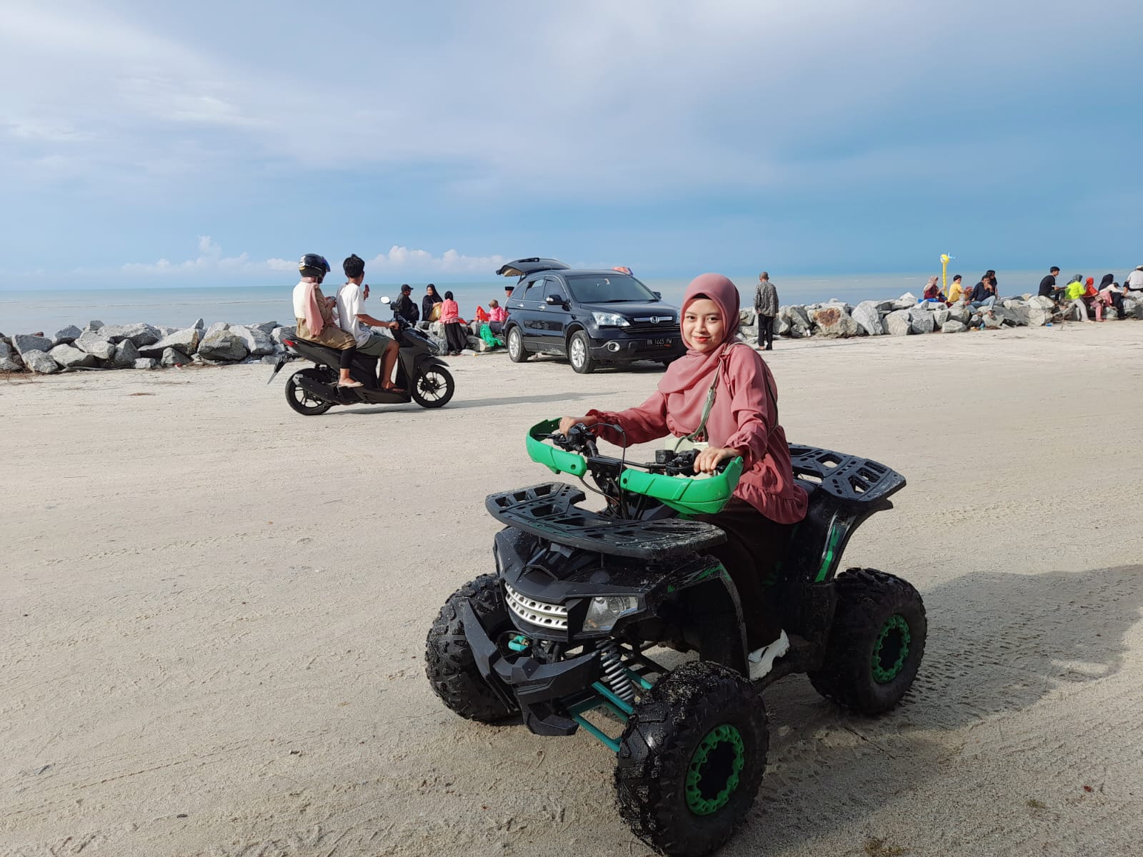 Menjajal ATV di Pantai Kebang Kemilau, Seru Habis dan Cocok untuk Liburan