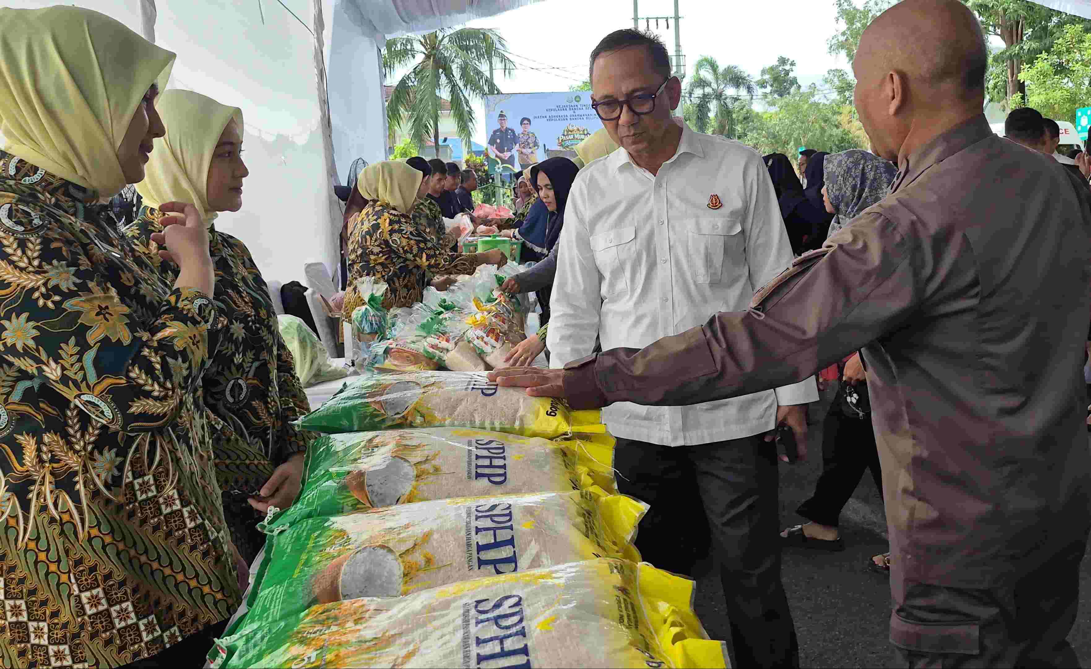 Pasar Murah Kejati Babel Diserbu Warga, Tak Sampai 2 Jam Ludes