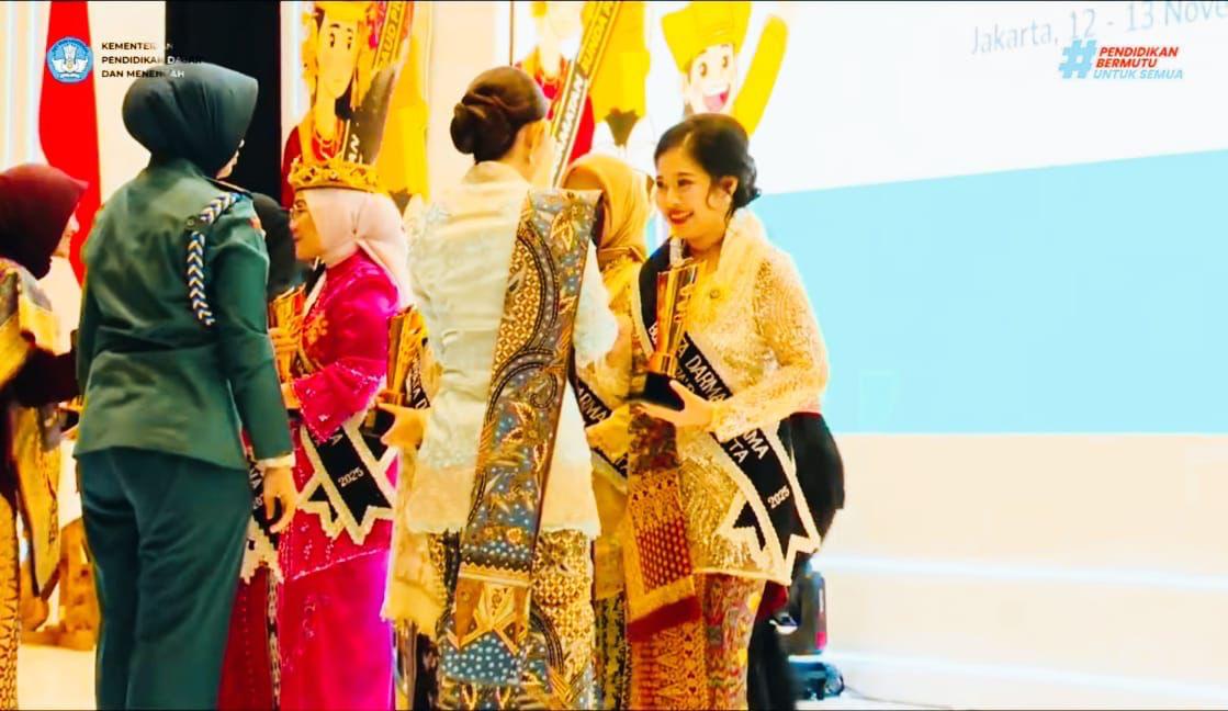 Bunda PAUD Bangka Barat Evi Astura Dapat Penghargaan Nasional