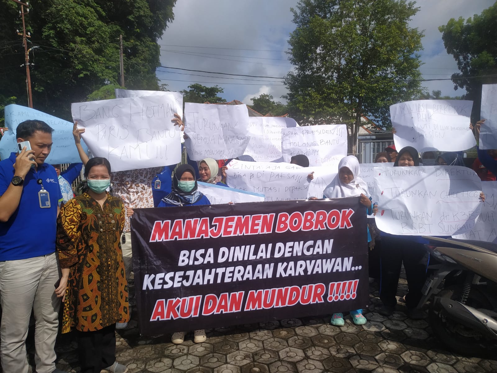 Mutasi Dinilai Modus PHK, Pegawai Rumah Sakit Medika Stania Demo Manajemen