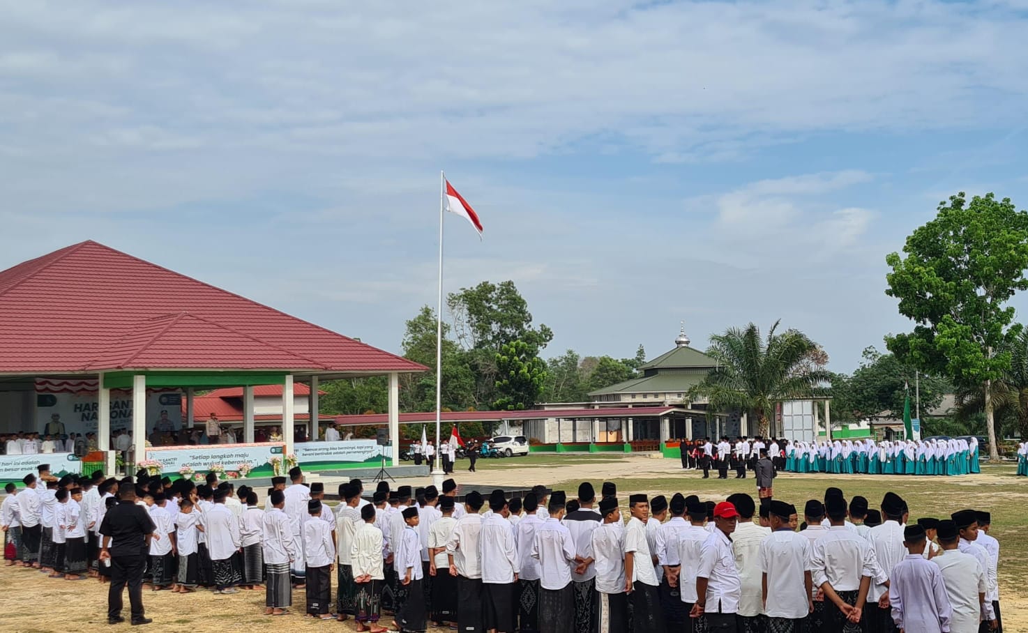 Angkat Pena Lawan Kebodohan, Santri Bisa Jadi Presiden