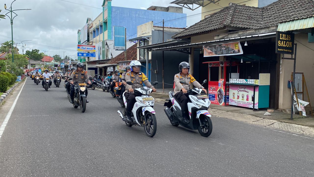 Kendarai Motor, Kapolres Keliling Pantau Pos PAM OPS Lilin Menumbing di Toboali 