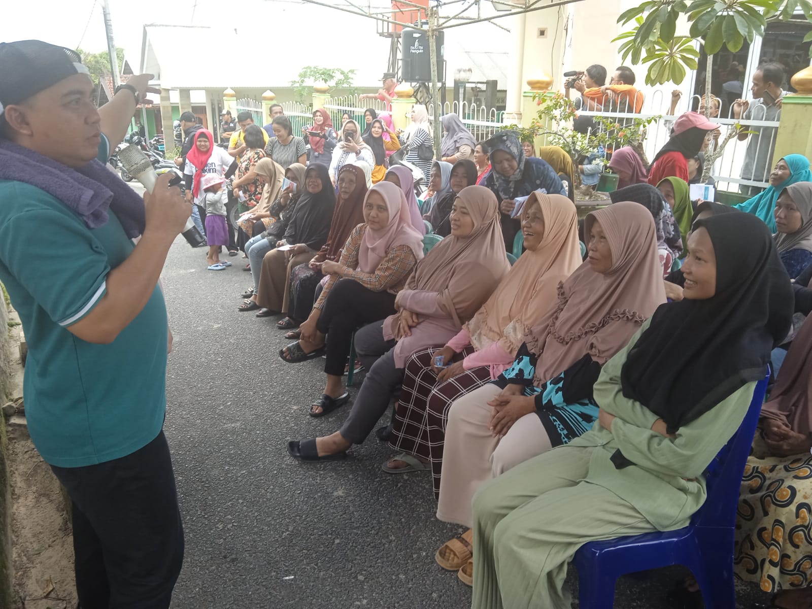 Emak-emak Bukit Besar Siap Menangkan Molen-Hakim