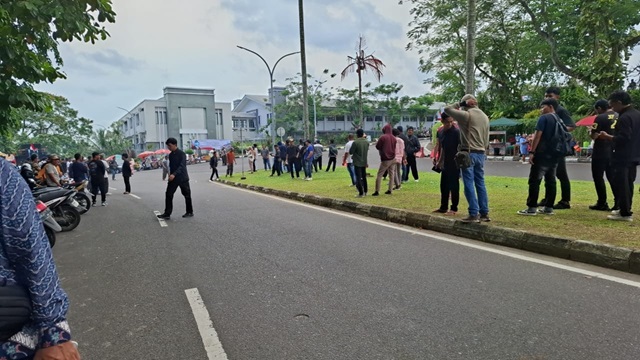 Aksi Demo, Depan PT Timah Ramai Pedagang