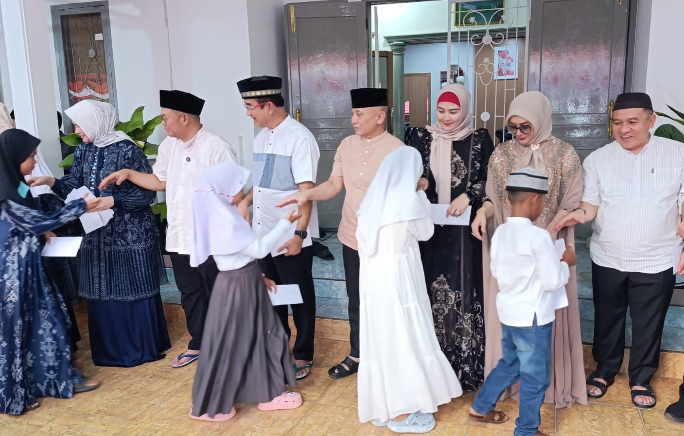 Bupati Riza Herdavid Buka Puasa Bersama Ratusan Anak Yatim Piatu dan Santunan di Toboali 