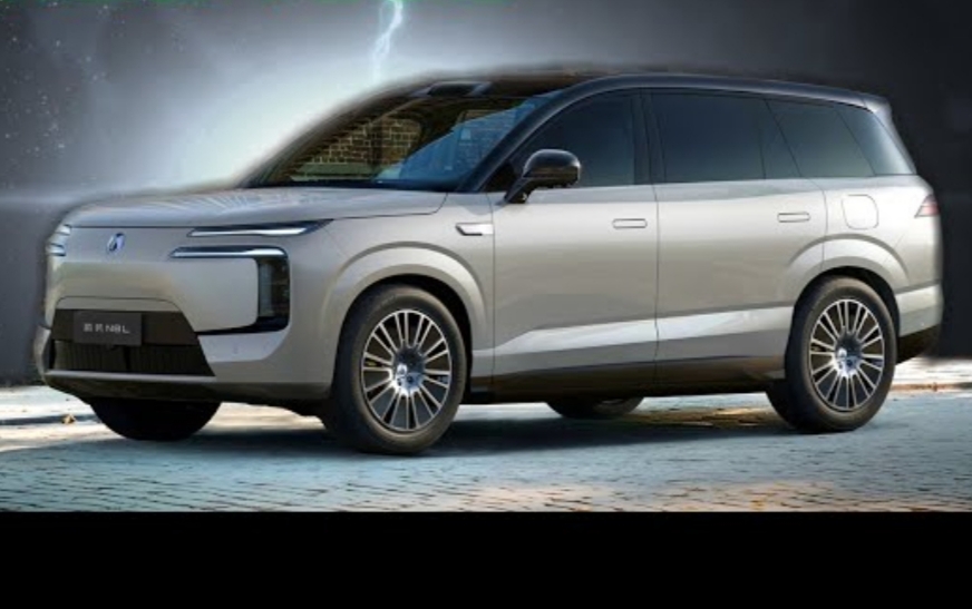 Charging Cepat, Daya Tempuh Jauh, BYD Denza N8L Dijual Segini