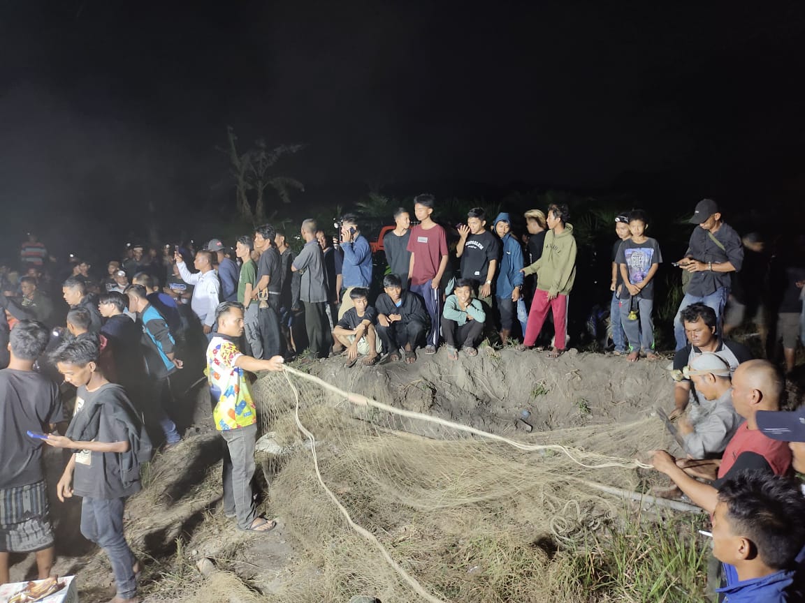 Kisah Tragis di Dusun Tanah Merah. Lihat Anak Diterkam Buaya, Ayah Langsung Turun Bertarung 