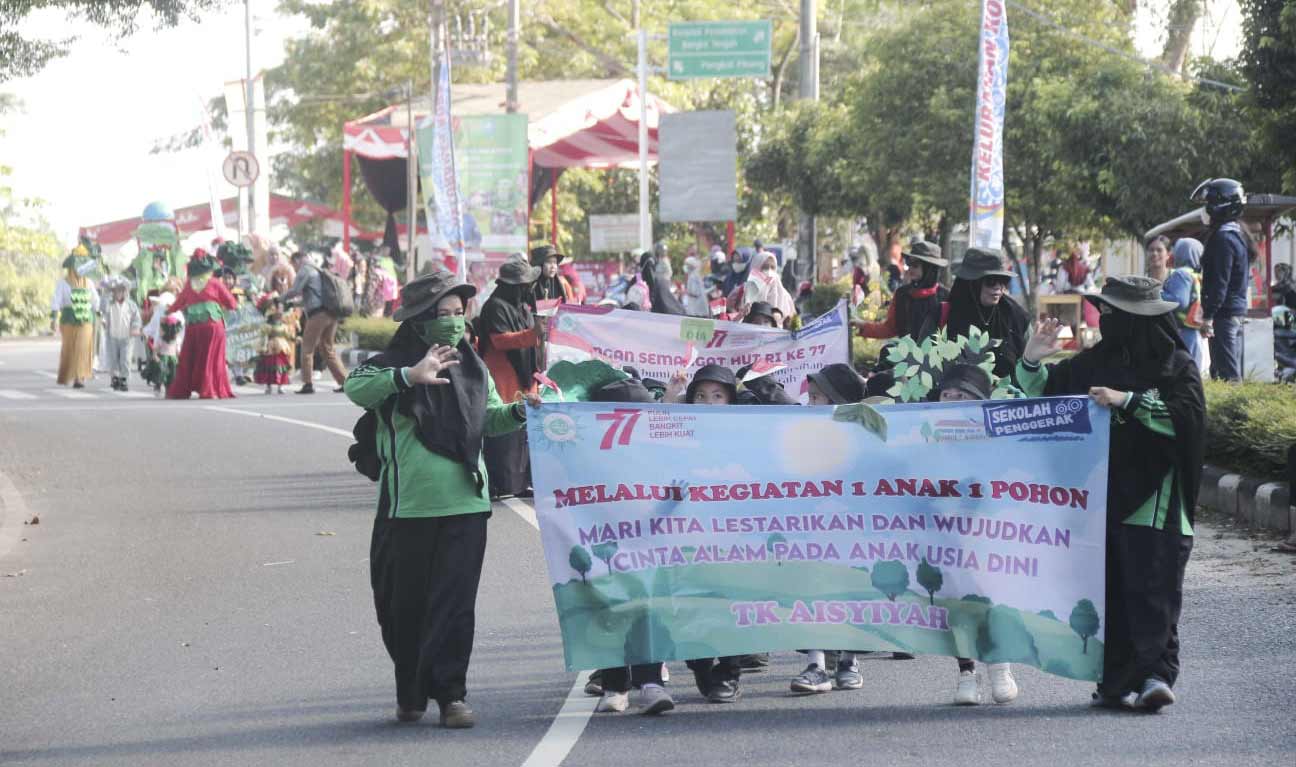 Sambut HUT ke-77 RI , 35 PAUD se-Kecamatan Koba Ramaikan Pawai Karnaval