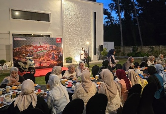 Hijabers serenity Harmoni Perjalanan, Kebersamaan, dan Keindahan Senja 