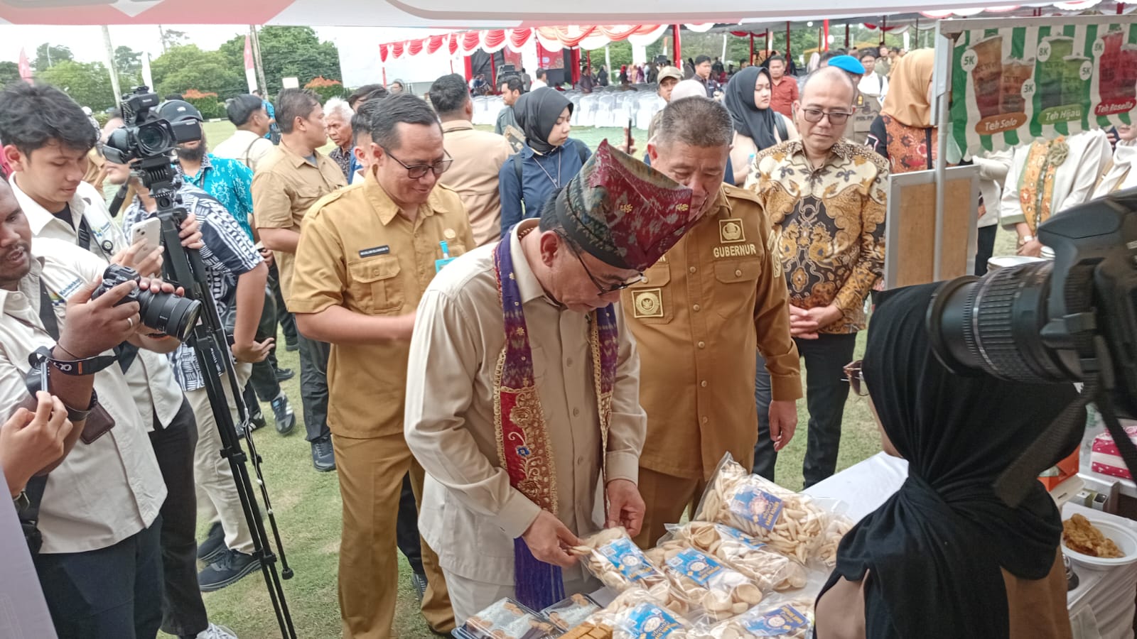 Menteri Koperasi Budi Arie Pecinta Kerupuk Bangka: Terenak di Dunia