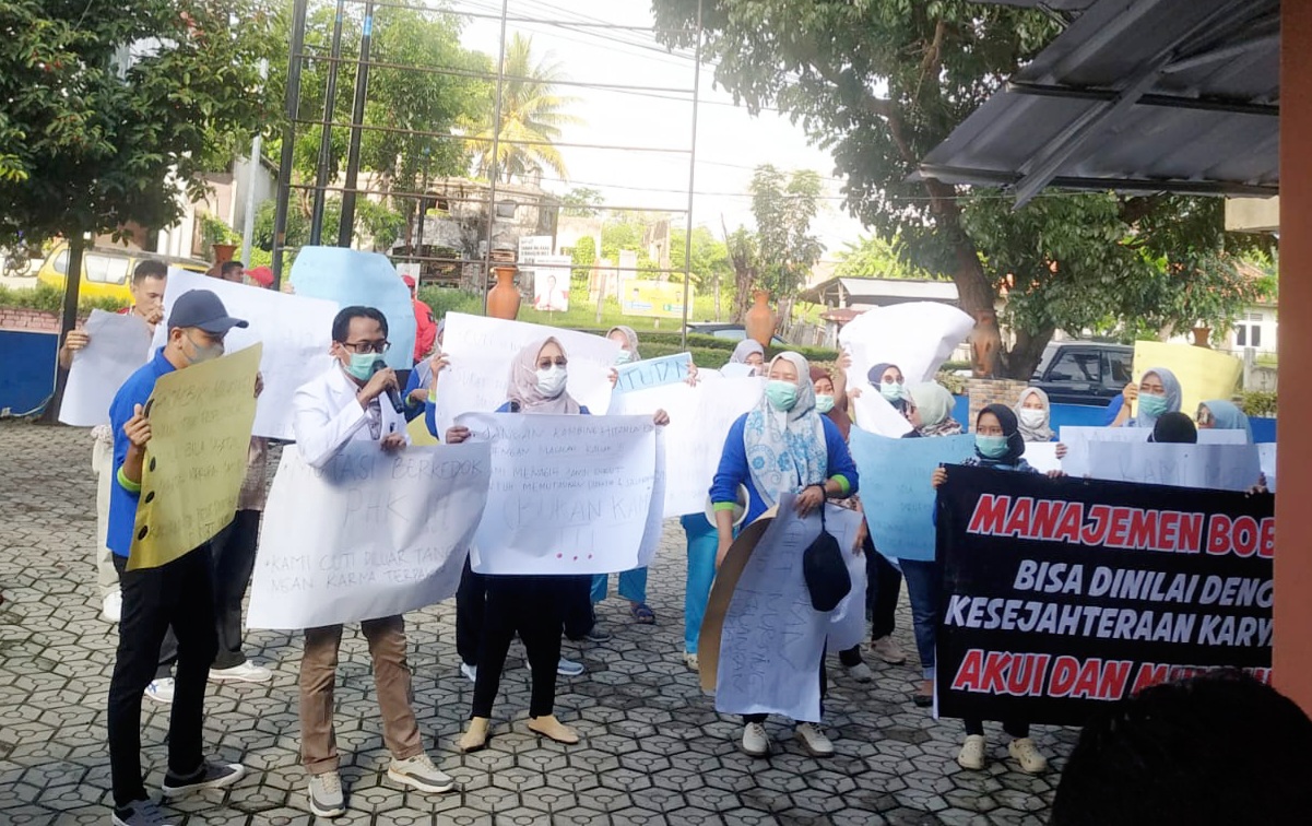 Didemo Karyawan Karena Mutasi Modus PHK, Ini Penjelasan Manajemen Rumah Sakit Medika Stania