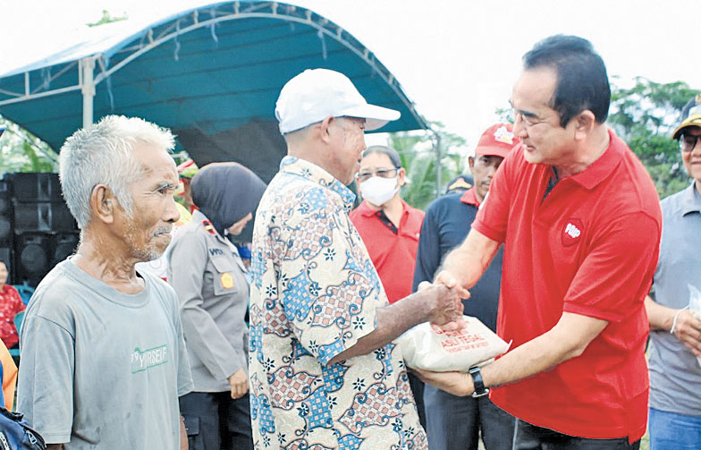 Warga Kapuk Senang Dapat Bantuan Sembako. Terima Kasih, Pak Rudianto Tjen!