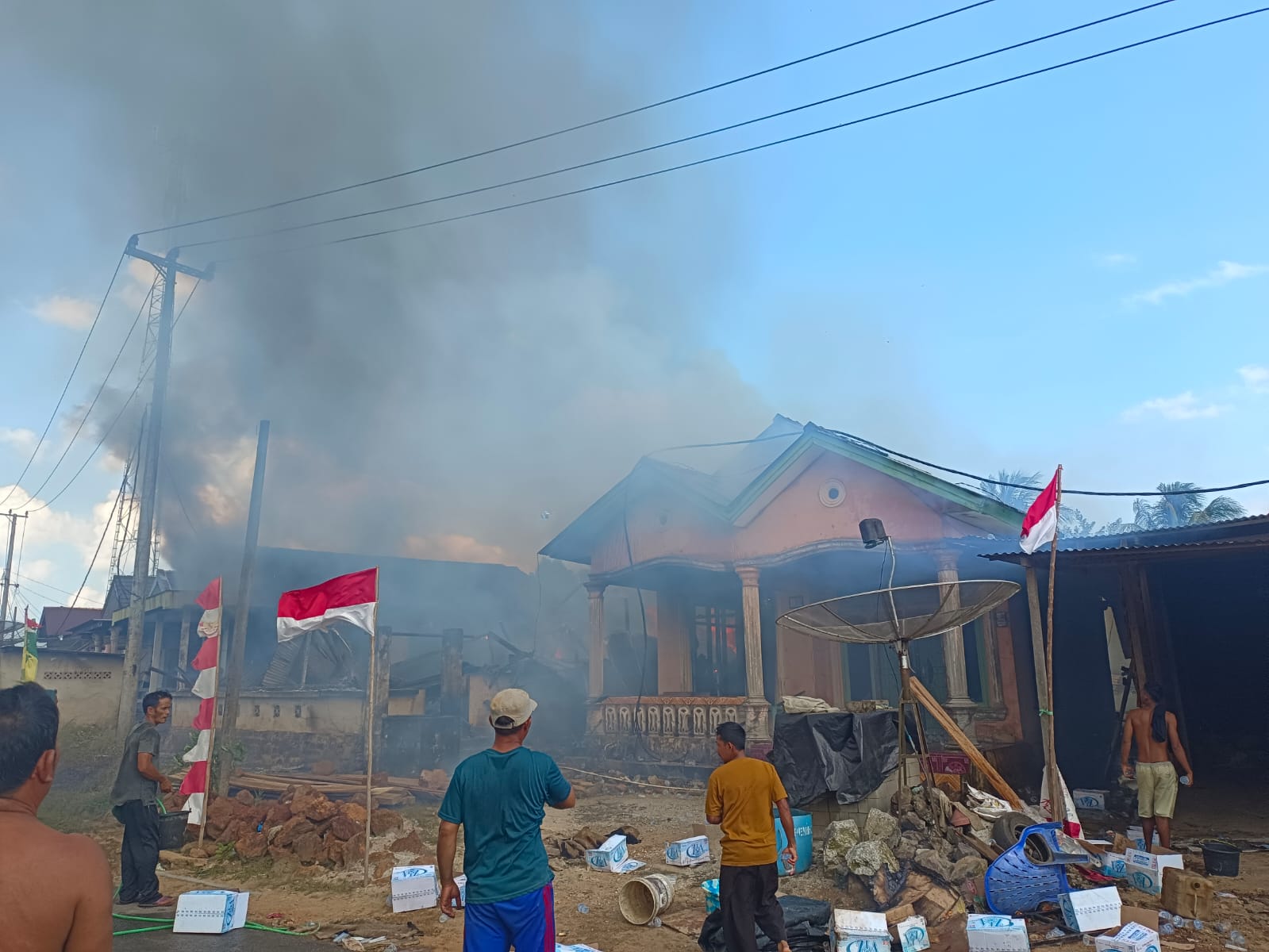 Di Paku, Jago Merah Ludeskan 4 Rumah 1 Gedung Balai