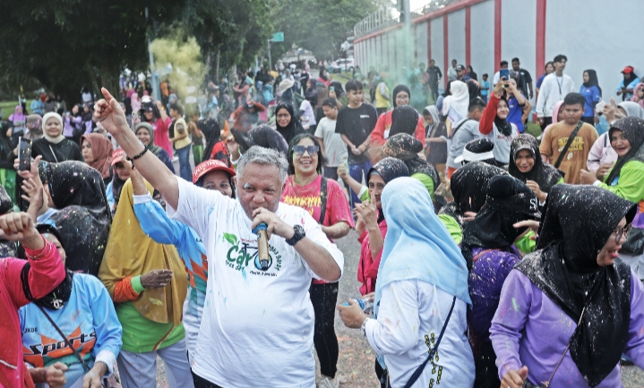 Ribuan Warga Padati CFD Perdana Kota Mentok, Aneka Door Prize Senilai Jutaan Rupiah Disajikan