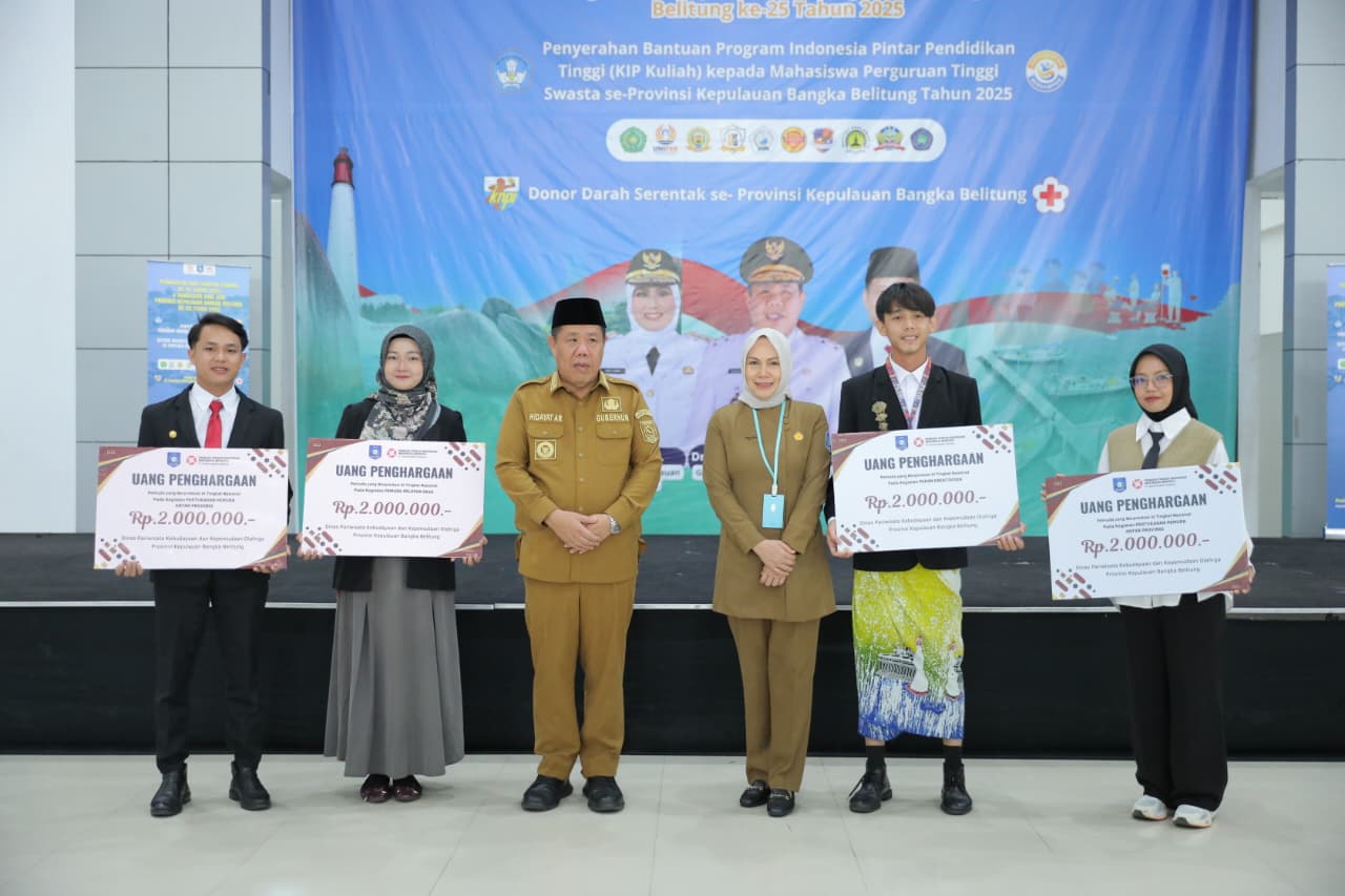 Gubernur Hidayat Serahkan Bantuan Beasiswa dan Penghargaan Bagi Mahasiswa Babel Berprestasi