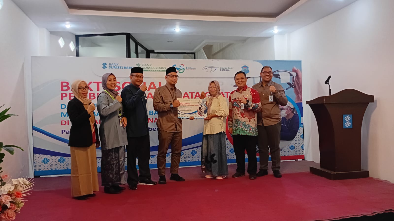 Asisten II Pemkot Apresiasi BSB Syariah Pangkalpinang Gelar Baksos Pembuatan Kacamata Gratis