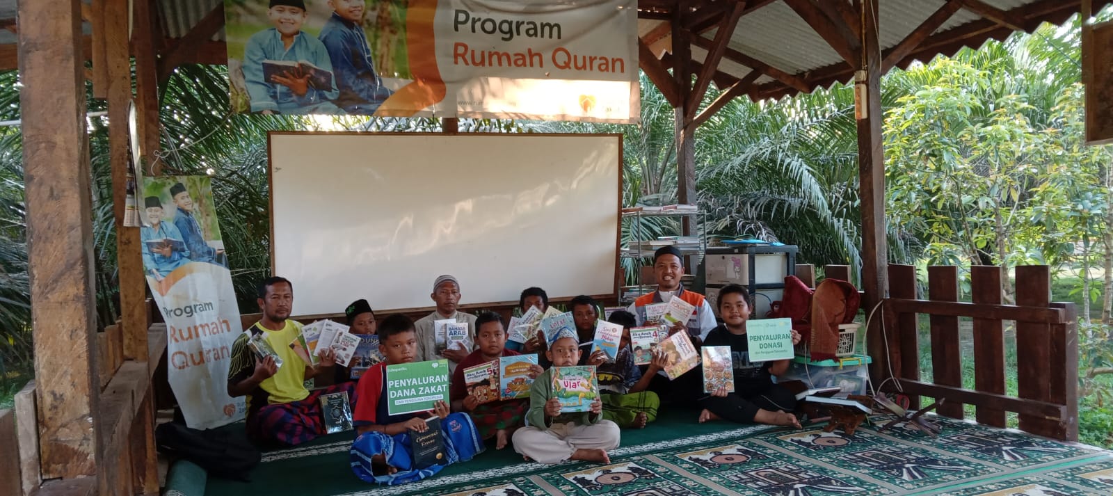 Rumah Zakat Donasi Buku Untuk Pondok Pengajian Ar Rahman