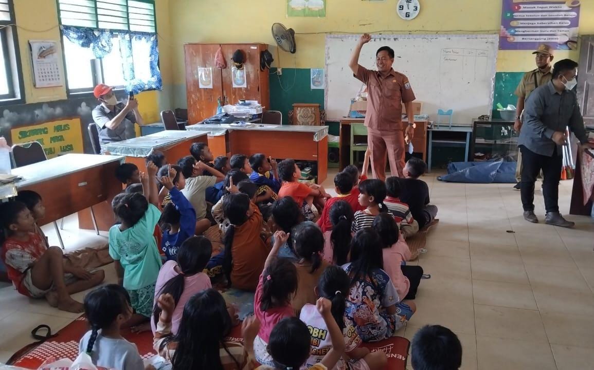 Dindikbud Basel  Buka Posko Layanan Harian di Lokasi Kebakaran Serdang