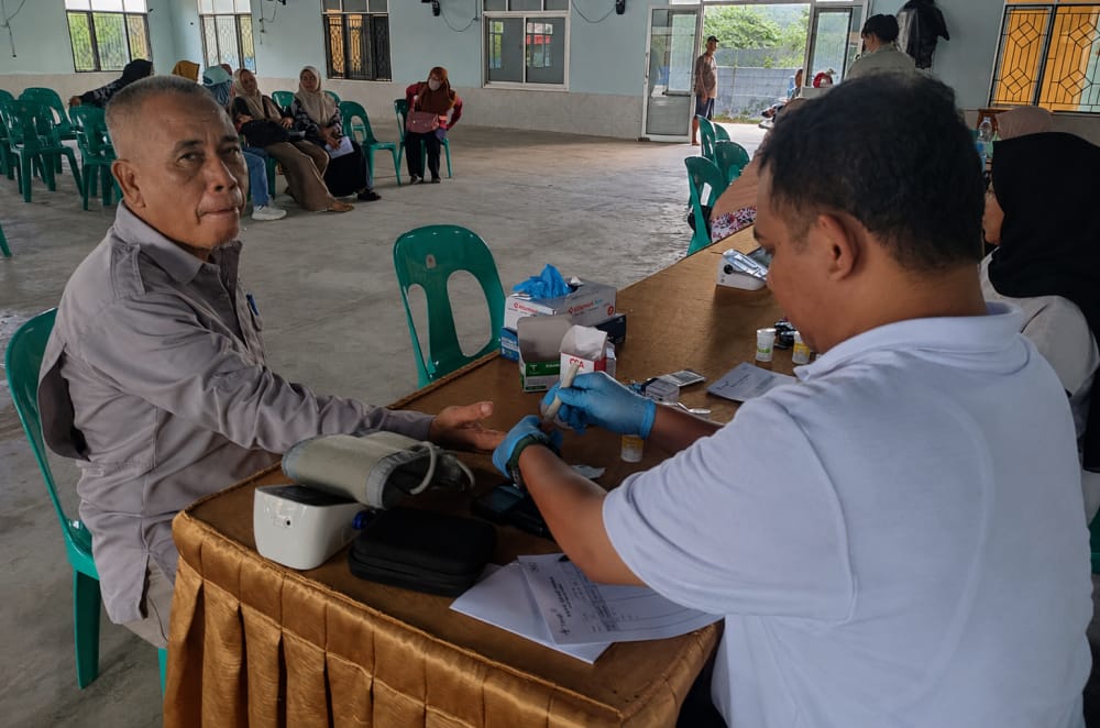 Hadir di Desa Padang, Mobil Sehat PT Timah Berikan Pelayanan Kesehatan Gratis