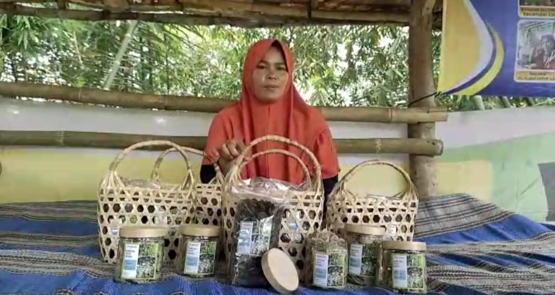 Dapat Pelatihan dan Modal dari BRI, Wanita Ini Sukses Bangun Usaha Kerupuk Daun Bambu