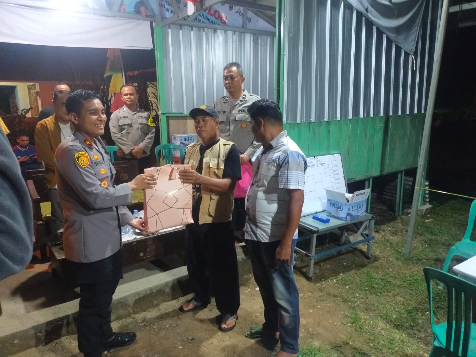 Langkah Unik Agar Warga Mau Ikut Satkamling: Kapolsek Bukit Intan Buka Pertandingan Gaple Satkamling Cempedak