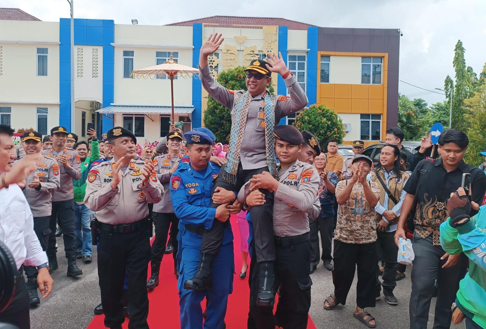 Pamit Usai Bertugas, Kombes Pol Max Mariners Titip Pesan Jaga Kekompakan dan Pelayanan   