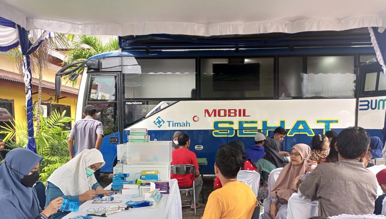 Mobil Sehat PT Timah Tbk Hadir di Kecamatan Mentok, Ratusan Warga Lakukan Pemeriksaan Kesehatan Gratis