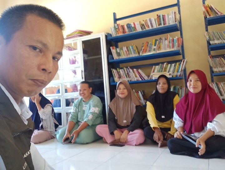 Kolaborasi Relima dan Perpustakaan Gempita Desa Kurau Sebagai Pusat Literasi Kewirausahaan