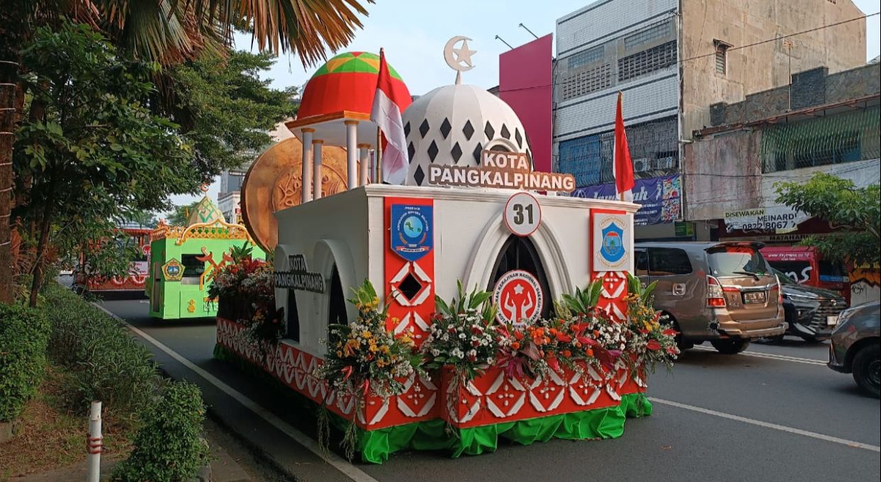 Mobil Hias Ikon Kota Pangkalpinang Tampil di Pawai HUT Dekranas ke-44 di Solo 