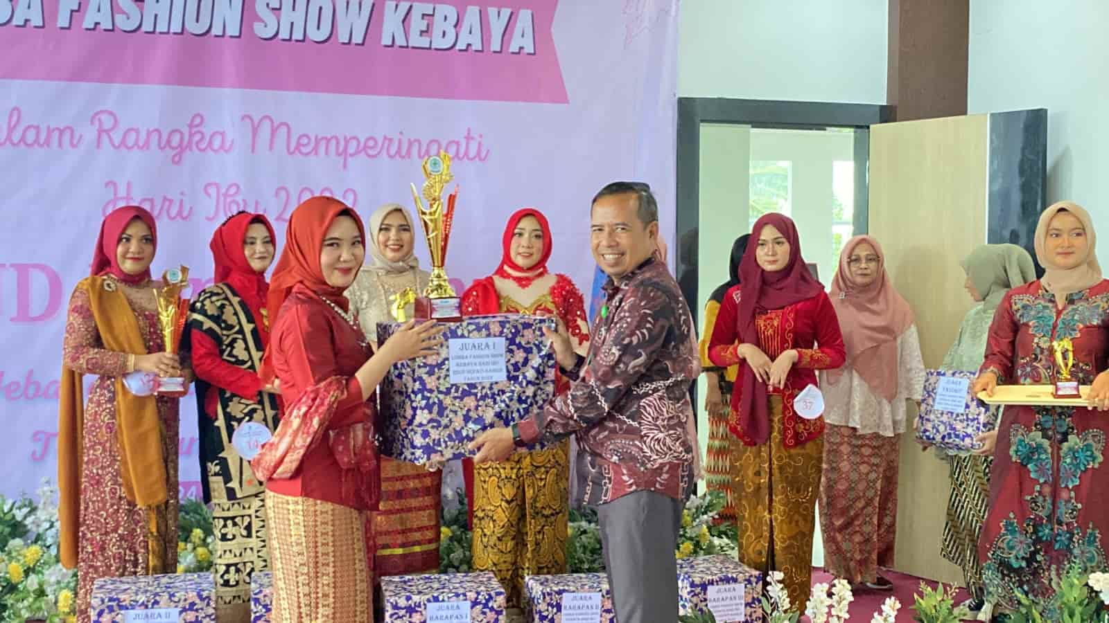 RSUD Depati Bahrin Peringati Hari Ibu dengan Fashion Show Kebaya